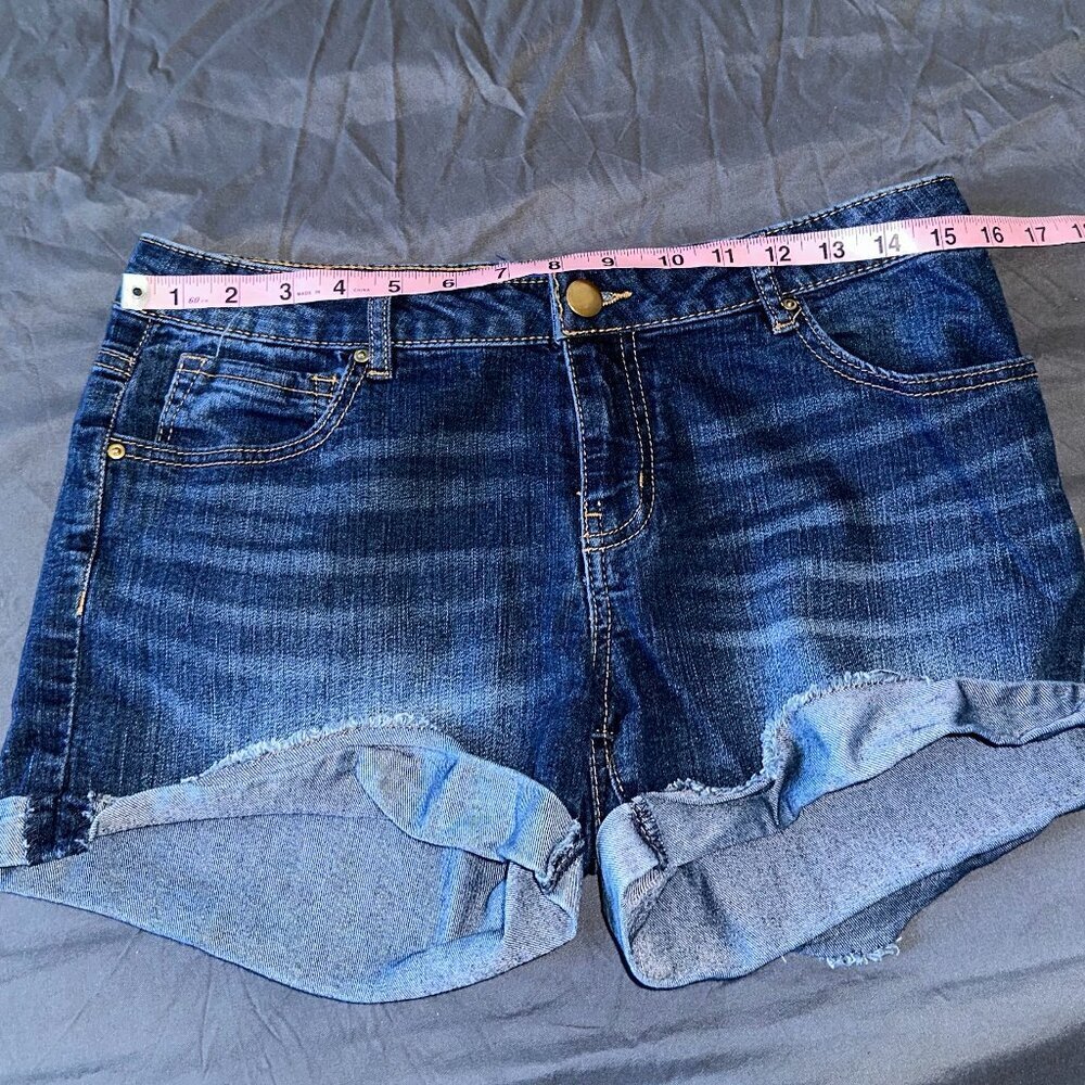Simply Styled Women's Cuffed Dark Blue Jean Shorts Size 6 Mid Rise Stretch - Picture 6 of 13